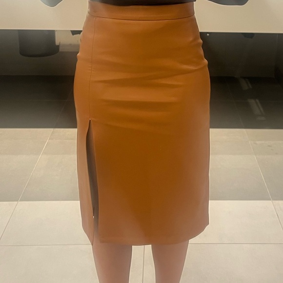 Aritzia Camel Leather Skirt - Picture 3 of 5